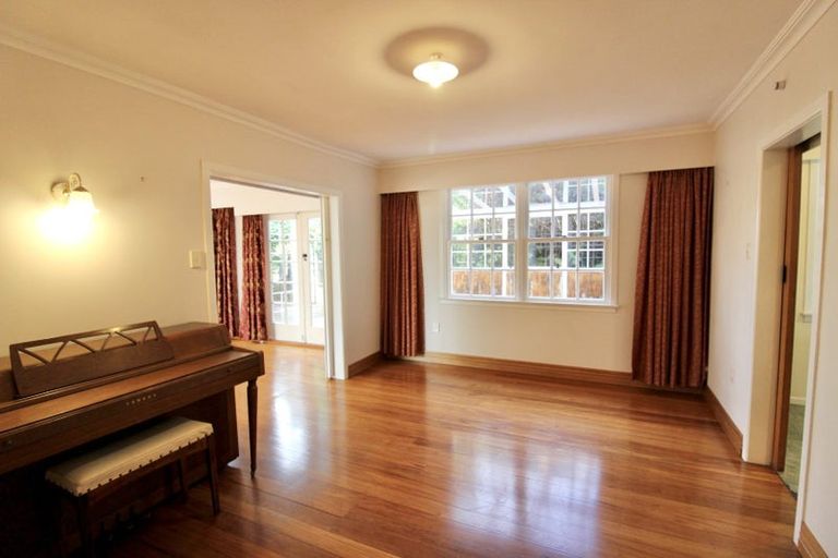 Photo of property in 13 David Crescent, Karori, Wellington, 6012