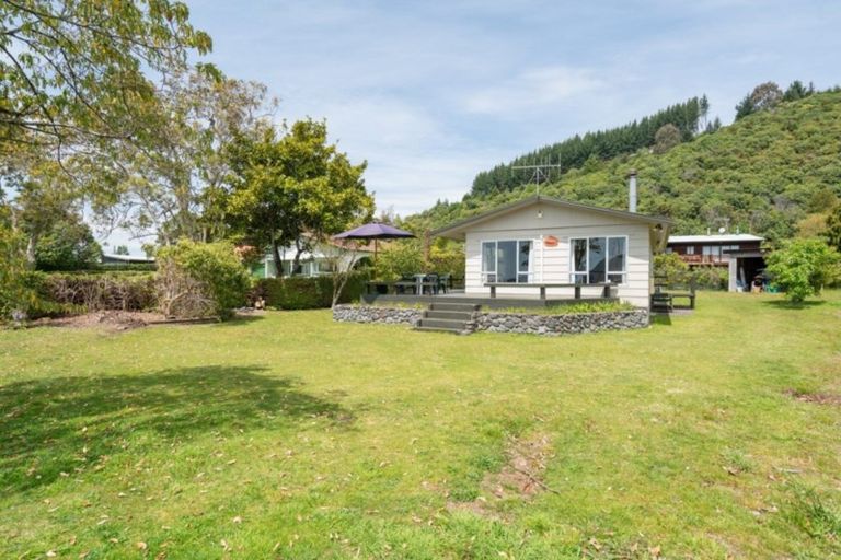 Photo of property in 34 Motuoapa Esplanade, Motuoapa, Turangi, 3382
