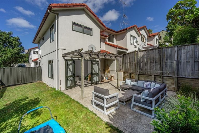 Photo of property in 5/42 Fields Parade, Oteha, Auckland, 0632