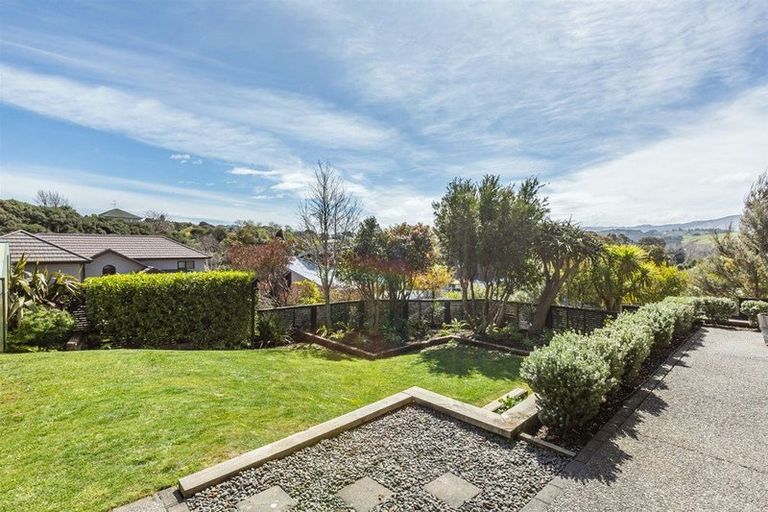 Photo of property in 28 Navigation Drive, Whitby, Porirua, 5024