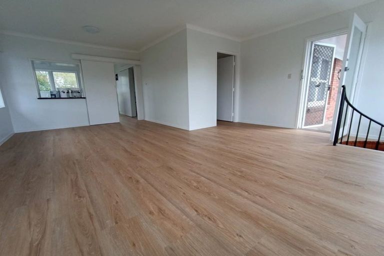 Photo of property in 2/16 Pupuke Road, Takapuna, Auckland, 0622