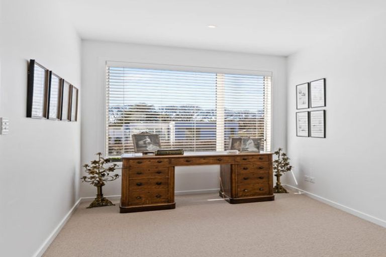 Photo of property in 17 Strowan Road, Strowan, Christchurch, 8052