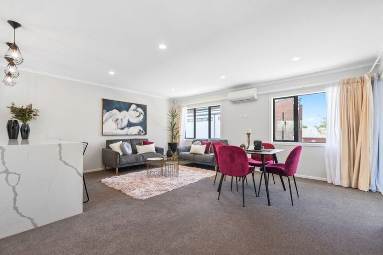 Photo of property in 2/15 Cook Street, Hamilton East, Hamilton, 3216