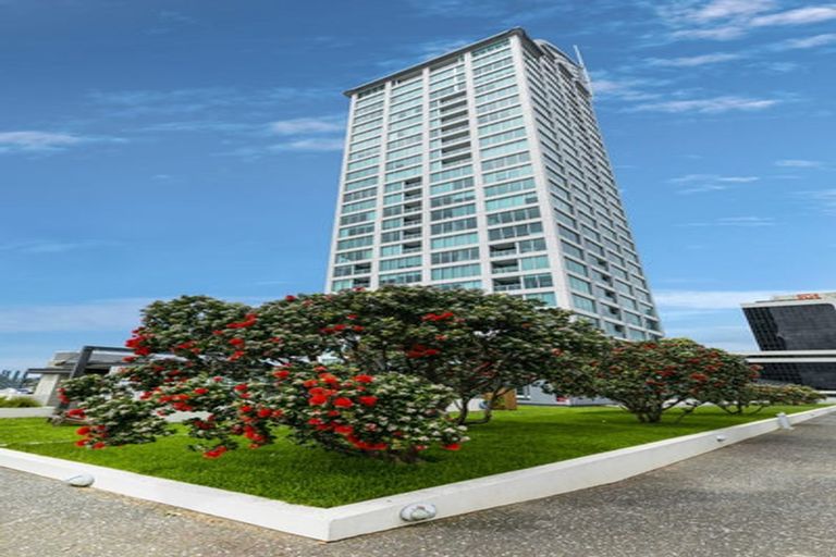 Photo of property in Sentinel Apartments, 905/3 Northcroft Street, Takapuna, Auckland, 0622