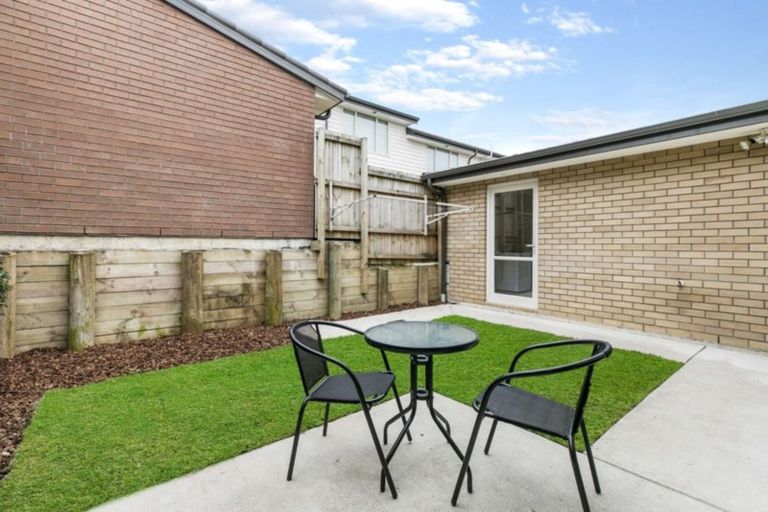 Photo of property in 17 Akeake Lane, Manurewa, Auckland, 2102