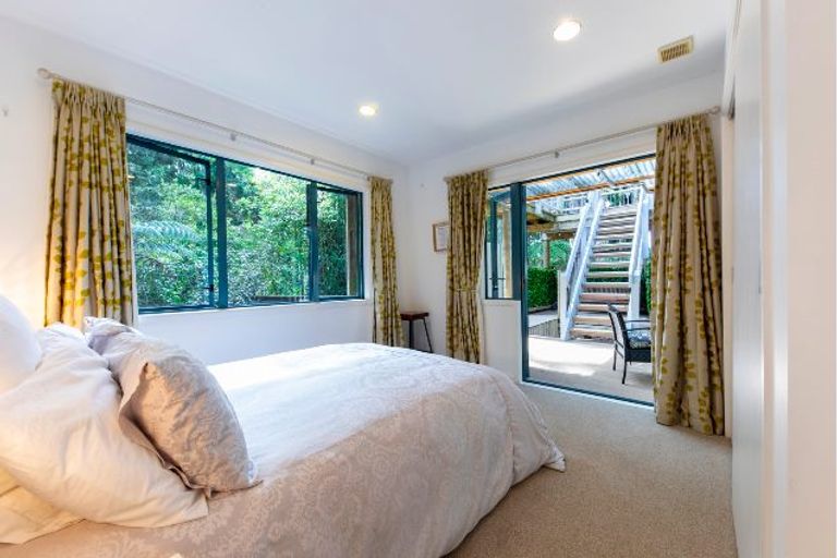 Photo of property in 220 Woodlands Park Road, Titirangi, Auckland, 0604