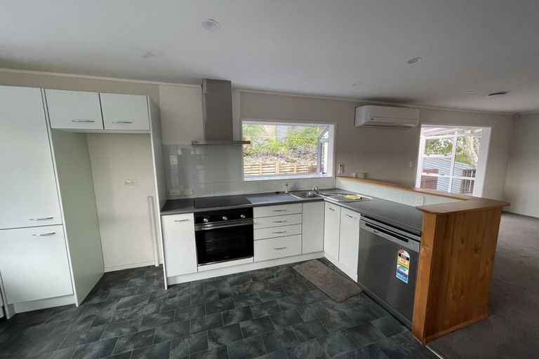 Photo of property in 40 Morriggia Place, Bayview, Auckland, 0629