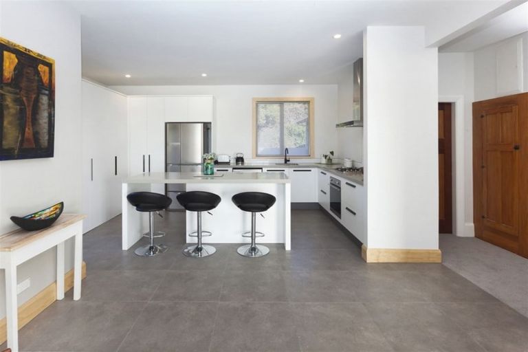 Photo of property in 32 The Brae, Mount Pleasant, Christchurch, 8081