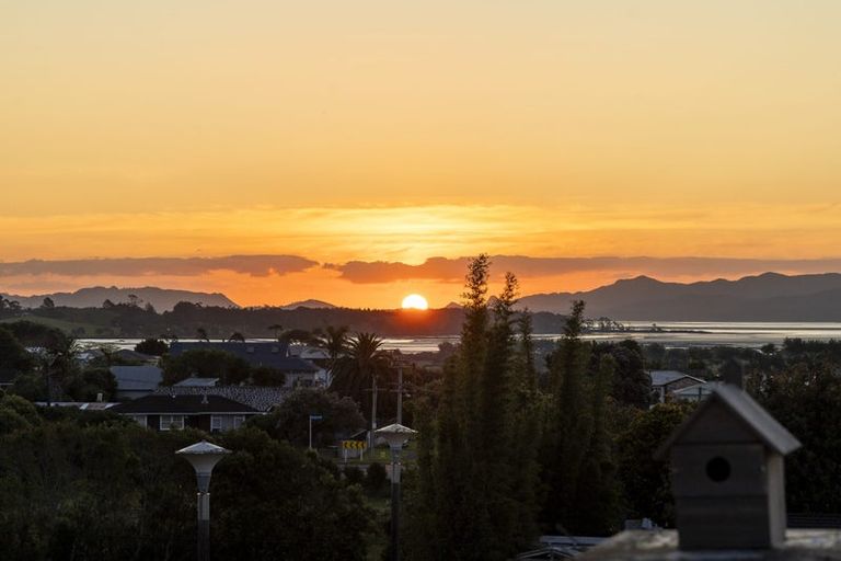 Photo of property in 93 Taylor Road, Mangere Bridge, Auckland, 2022