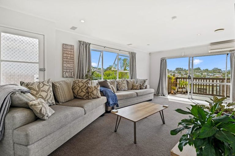 Photo of property in 16 Arlette Place, Massey, Auckland, 0614