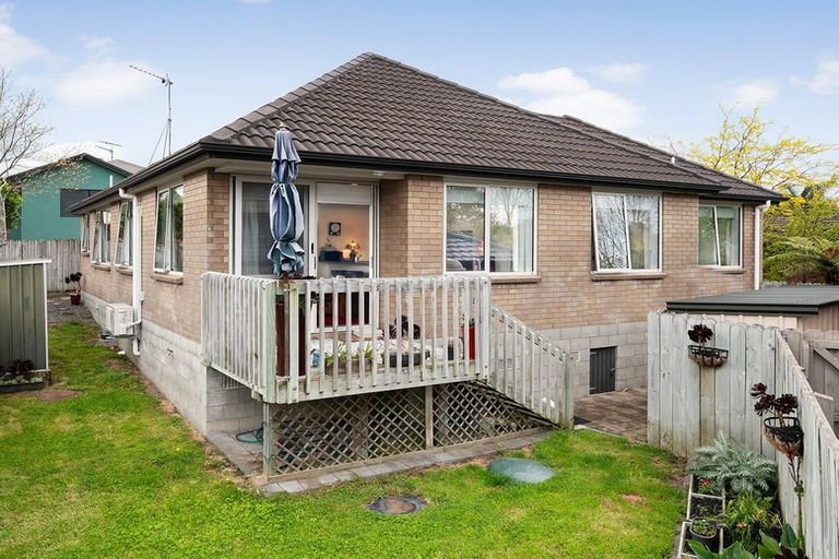 Photo of property in 11 Logan Place, Waiuku, 2123