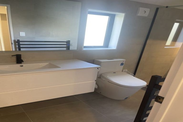 Photo of property in 45d Greenvalley Rise, Glenfield, Auckland, 0629