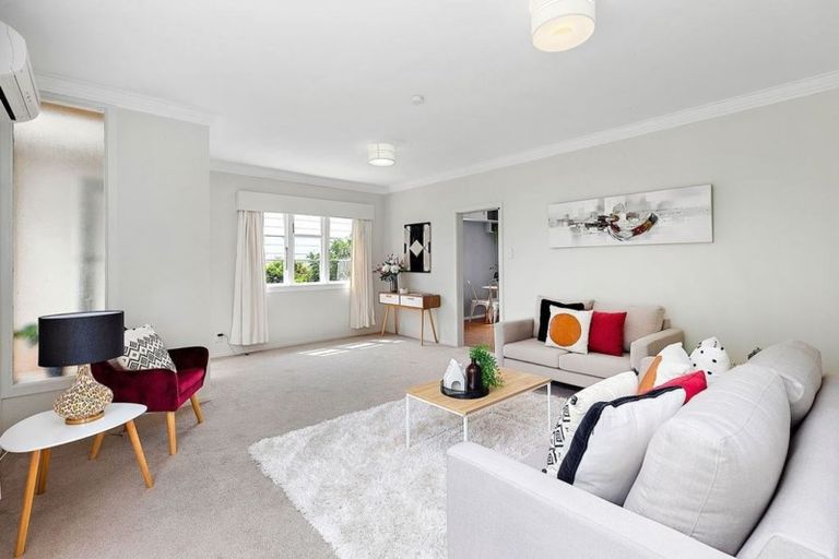 Photo of property in 7 Tainui Terrace, Tawa, Wellington, 5028