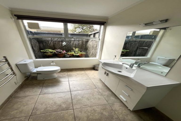 Photo of property in 6 Nea Place, Hillcrest, Auckland, 0627