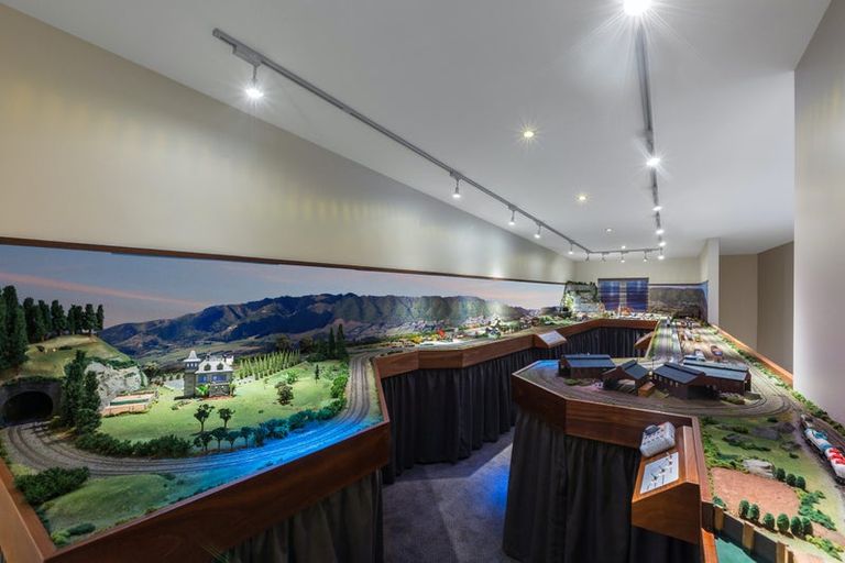 Photo of property in 10 Sunny Glen, Waikanae, 5036