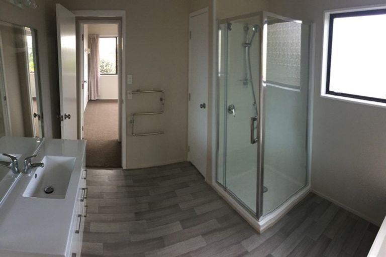 Photo of property in 1/13 Naviti Place, Browns Bay, Auckland, 0630