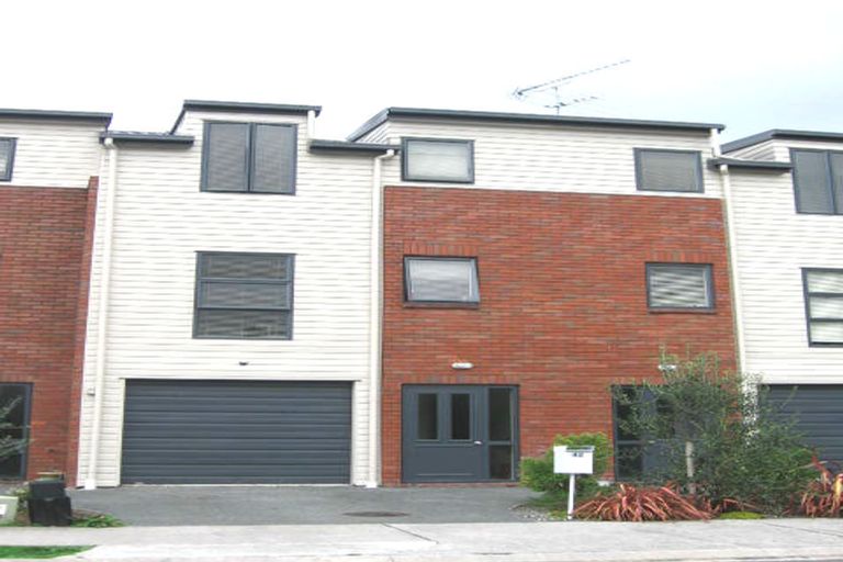 Photo of property in 42 Verdale Circle, Glen Eden, Auckland, 0602