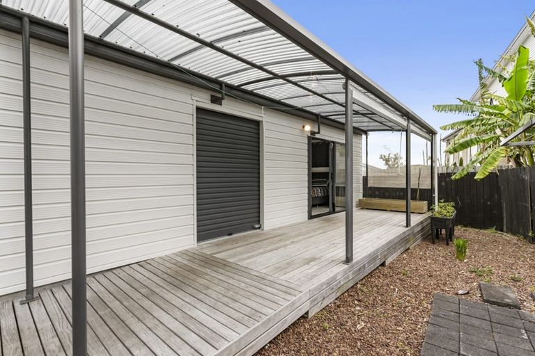 Photo of property in 12 Gloria Avenue, Te Atatu Peninsula, Auckland, 0610