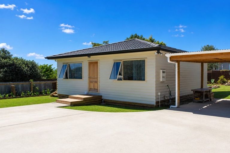 Photo of property in 613 Massey Road, Mangere, Auckland, 2022