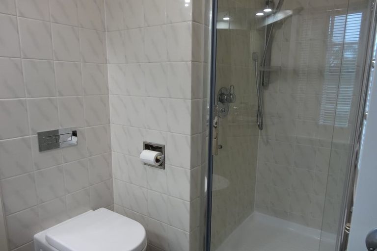 Photo of property in 2 The Anchorage, Sunnyhills, Auckland, 2010