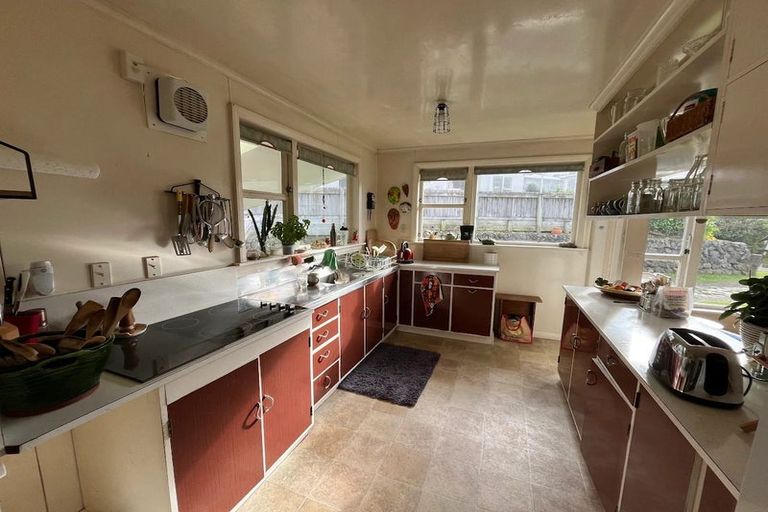 Photo of property in 8 Angell Street, Johnsonville, Wellington, 6037