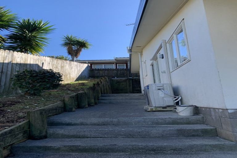 Photo of property in 12 Piper Place, Goodwood Heights, Auckland, 2105