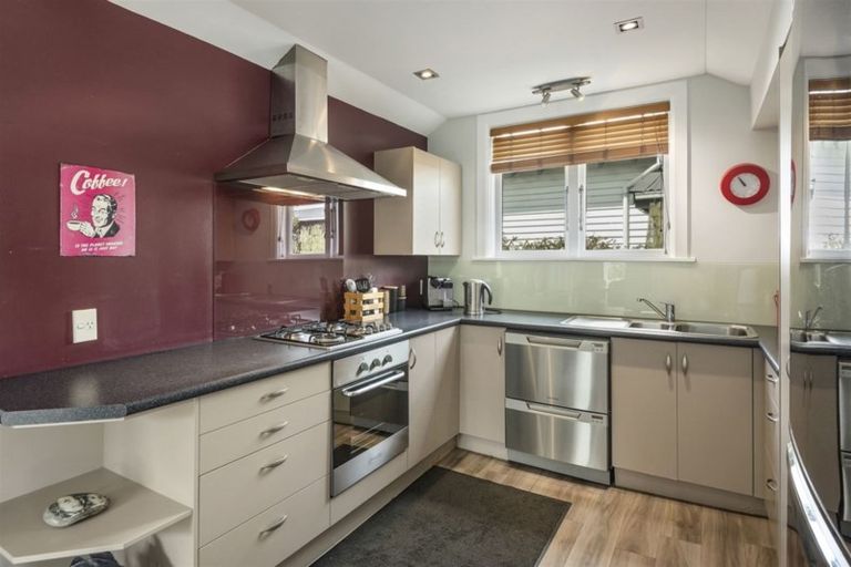 Photo of property in 129 Somerfield Street, Somerfield, Christchurch, 8024