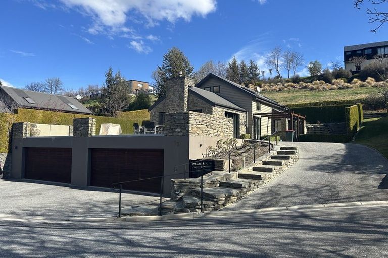 Photo of property in 12 Chartres Lane, Arrowtown, 9302