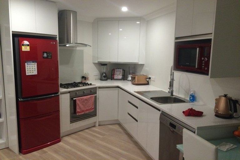 Photo of property in 87b Kelburn Parade, Kelburn, Wellington, 6012