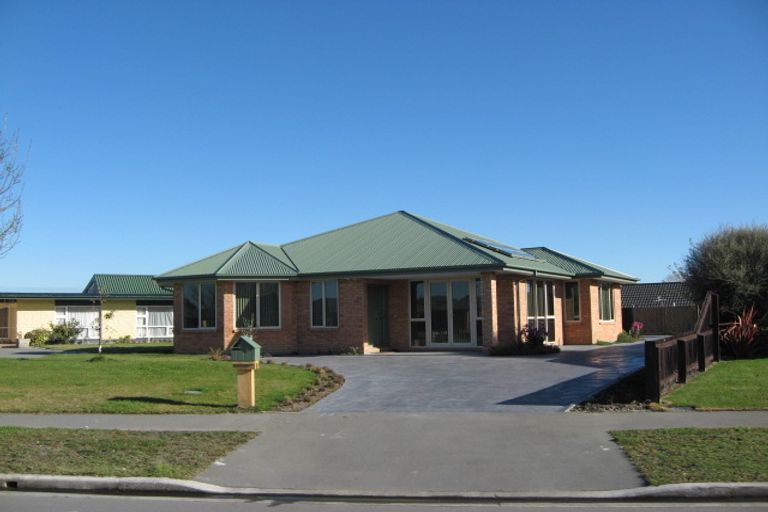 Photo of property in 8 Blue Gum Place, New Brighton, Christchurch, 8083