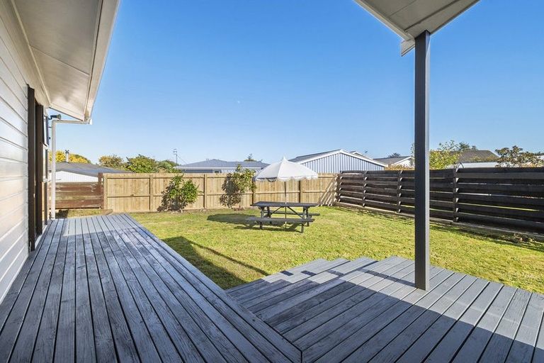 Photo of property in 18 Suzanne Grove, Kelvin Grove, Palmerston North, 4414