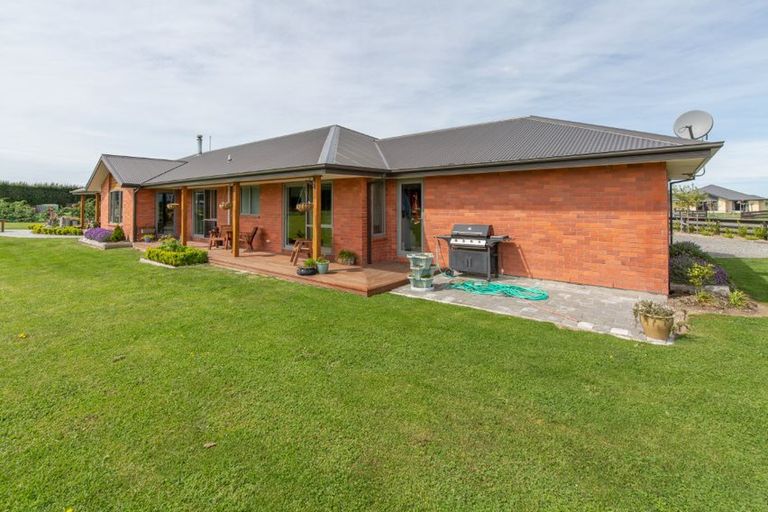 Photo of property in 18 Whitcombe Place, Darfield, 7571