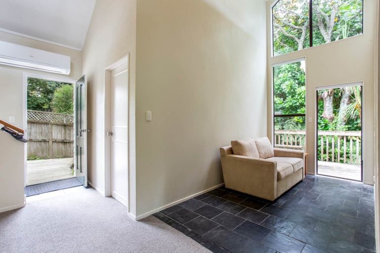 Photo of property in 2/8 Gray Crescent, Torbay, Auckland, 0630