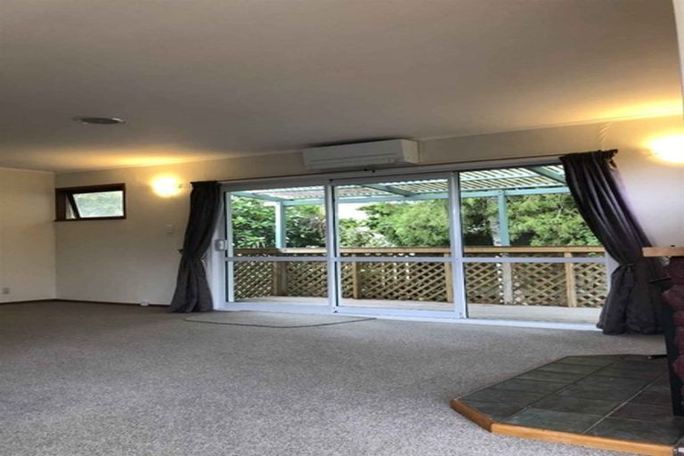 Photo of property in 16 Aplin Place, Birkdale, Auckland, 0626