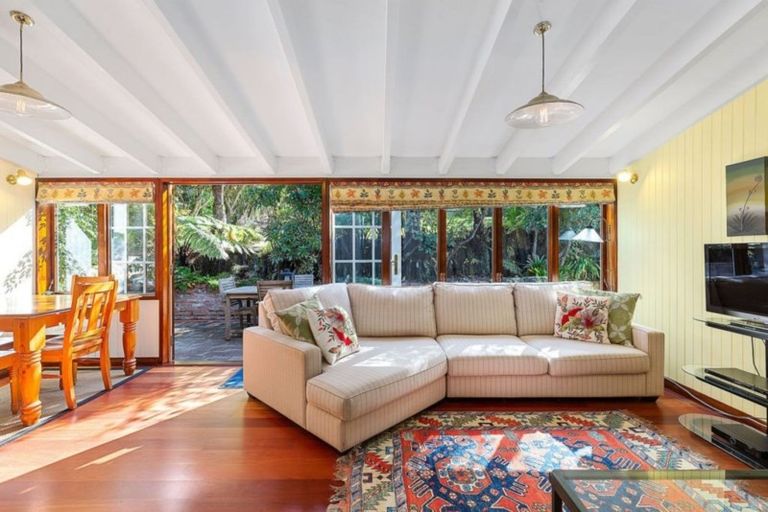 Photo of property in 38 Cashmere Avenue, Khandallah, Wellington, 6035