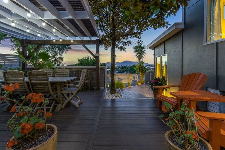 Photo of property in 12 Charlotte Way, Raumati South, Paraparaumu, 5032