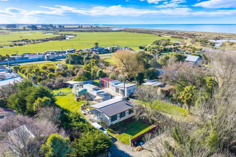 Photo of property in 17 Stopbank Road, Milford, Temuka, 7986