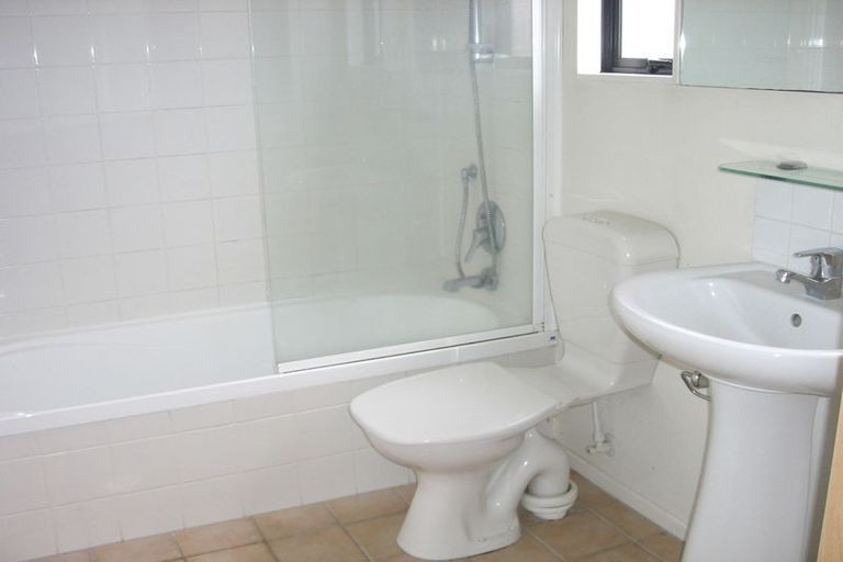 Photo of property in 10/2 Armoy Drive, East Tamaki, Auckland, 2016