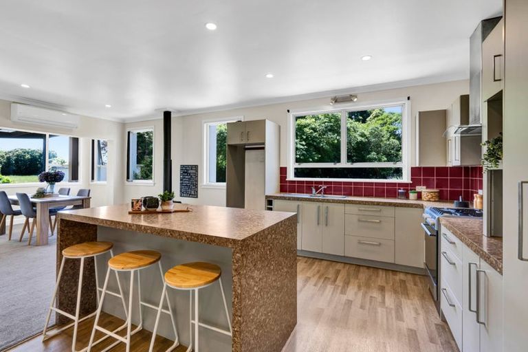 Photo of property in 116 Paraite Road, Paraite, New Plymouth, 4373