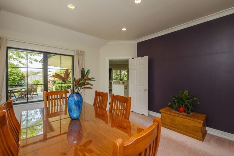 Photo of property in 5 Kilkenny Place, Fitzherbert, Palmerston North, 4410