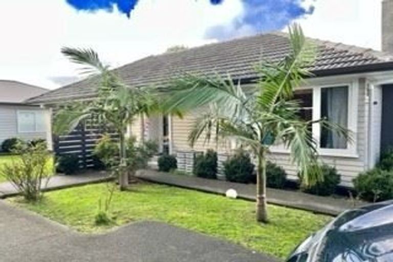 Photo of property in 10 Devon Street, Te Atatu South, Auckland, 0610