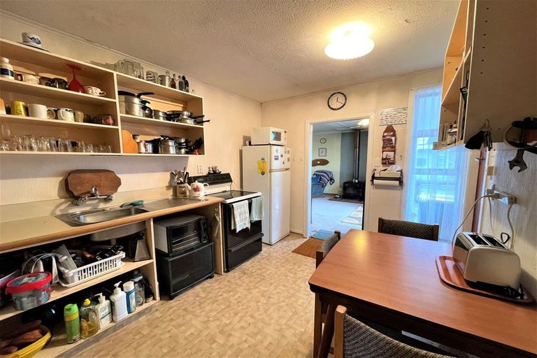 Photo of property in 7 Burns Street, Owaka, 9535