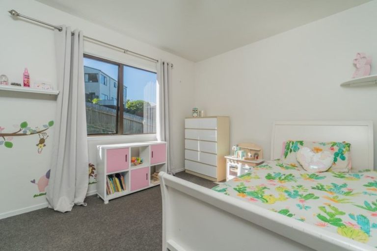 Photo of property in 11 Forster Place, West Harbour, Auckland, 0618
