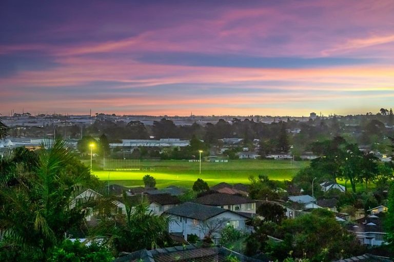 Photo of property in 19b Eske Place, Highland Park, Auckland, 2010