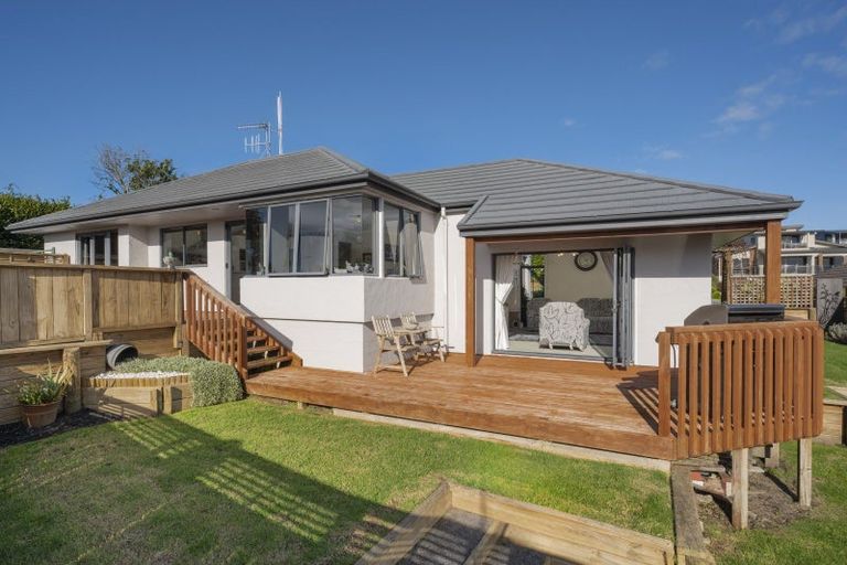 Photo of property in 2 Holcombrooke Lane, Welcome Bay, Tauranga, 3175