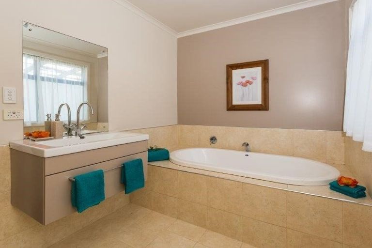 Photo of property in 8 Te Awa Avenue, Te Awa, Napier, 4110
