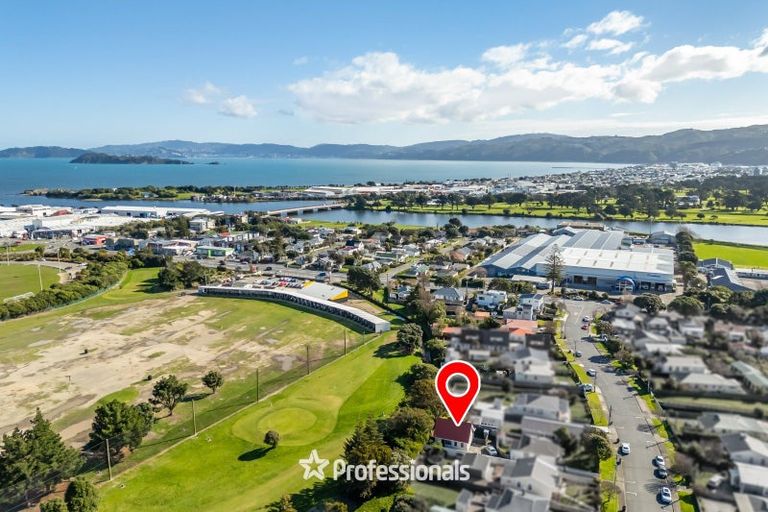 Photo of property in 22 Elizabeth Street, Moera, Lower Hutt, 5010