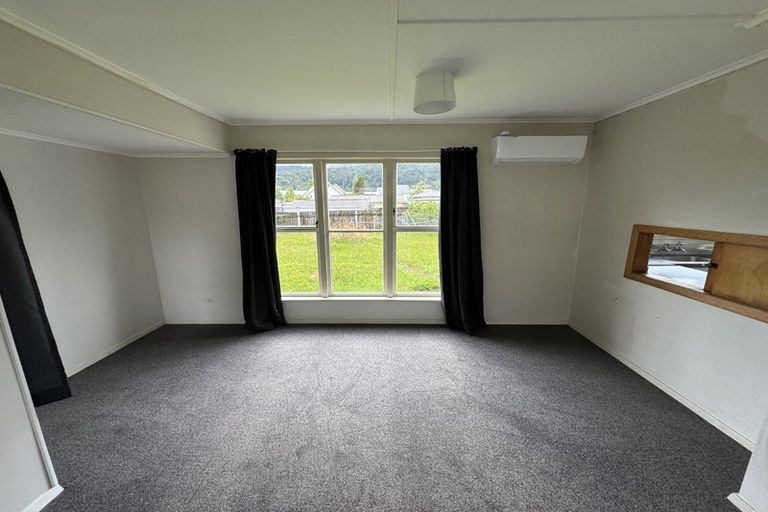 Photo of property in 7 Wainhouse Street, Stokes Valley, Lower Hutt, 5019