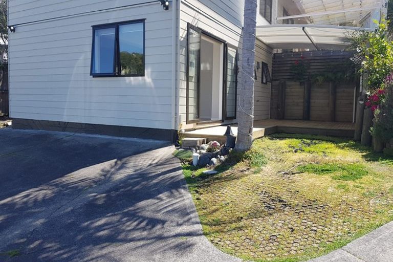 Photo of property in 1/690 Beach Road, Browns Bay, Auckland, 0630