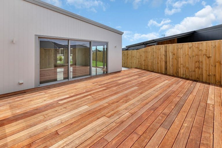 Photo of property in 111 Kaurinui Crescent, One Tree Point, 0118